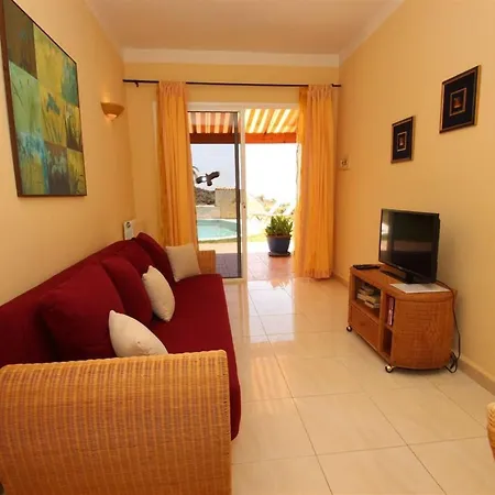 Modern Eingerichtete Leon Mit Terrasse By Interhome