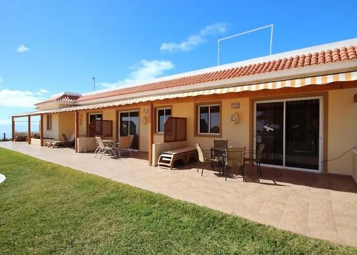 Modern Eingerichtete Leon Mit Terrasse By Interhome