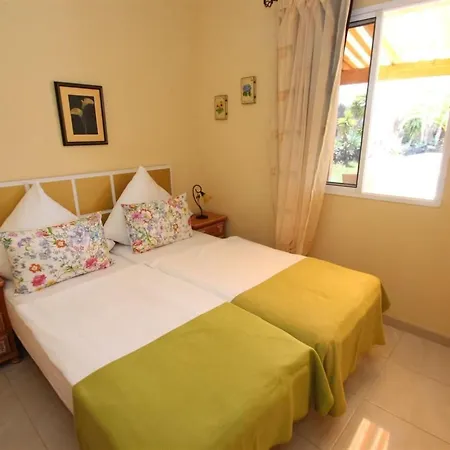 Modern Eingerichtete Leon Mit Terrasse By Interhome